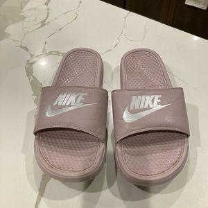 Womens Sandals Nike Benassi Particle Rose Nike SB Benassi JDI